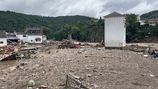 Ein Stromverteiler in Schuld nach der Flutkatastrophe