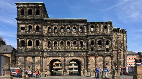 Seit fast 2.000 Jahren leben Zwergfledermäuse in der Porta Nigra.