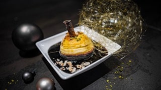 Glühwein Bratapfel mit Zimtpiercing & Karamell-Lametta