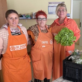 Die drei Frauen, Dilber Cesen-Ciber, Kerstin Weber und Tetiana Morozova, gehören zum Team der Tafel in Bad Sobernheim. 