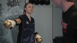 Kiara Mager beim Kickbox-Training