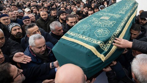 Mehr als tausend Menschen haben in Ludwigshafen Abschied von Serkan Çalar genommen.