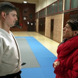 Sportverein in Stuttgart-Hedelfingen: Judoka Thilo Stephn und Sonja Faber-Schrecklein stehen in einer Turnhalle