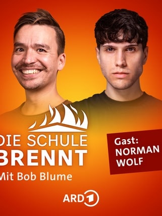 Norman Wolf und Bob Blume auf dem Podcast-Cover von "Die Schule brennt – Mit Bob Blume"