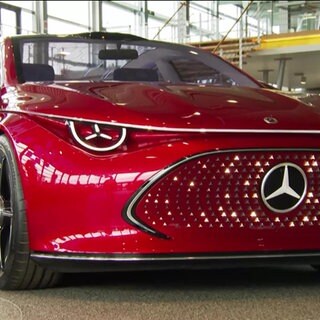 Ein roter Mercedes CLA
