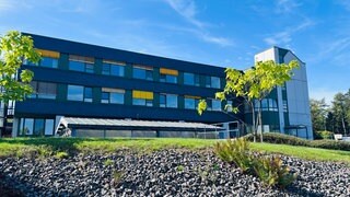Der Kreistag im Eifelkreis Bitburg-Prüm hat für die Übernahme des Krankenhauses in Prüm durch den Kreis gestimmt.
