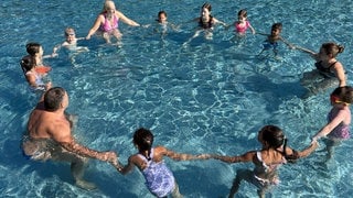 Kaiserslautern bietet kostenlose Schwimmkurse für Kinder an.
