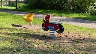 Ein Spielplatz in Schwaigern - Kommunen sollen Baulücken nutzen, um neuen Wohnraum zu schaffen. Gleichzeitig müssen sie sparen. Einige Kommunen wandeln deshalb wenig genutzte Spielplätze in Bauland um.