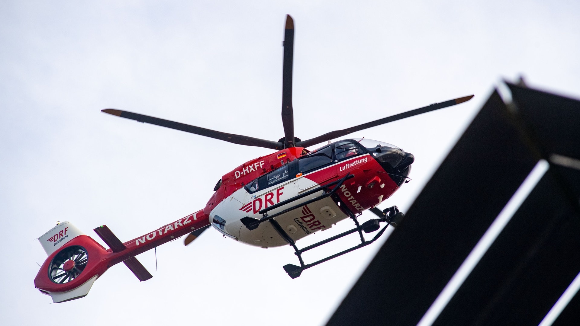 Bein in Rolltreppe eingeklemmt: Schwerer Arbeitsunfall in Neckarsulmer Einkaufszentrum