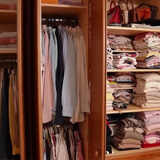 Kleiderschrank