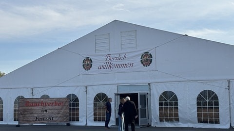 Das Festzelt des Mainzer Oktoberfestes.