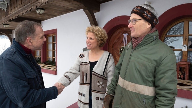 Bea und Karl begrüßen einen neuen Feriengast (Klaus Gülker)