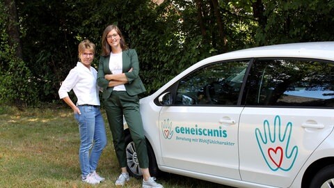 Birgit Wilbert und Julia Kimmling helfen in der Beratungsstelle "Geheischnis" in Morbach Senioren, die selbstständig und selbstbestimmt in ihrem Zuhause leben möchten. 