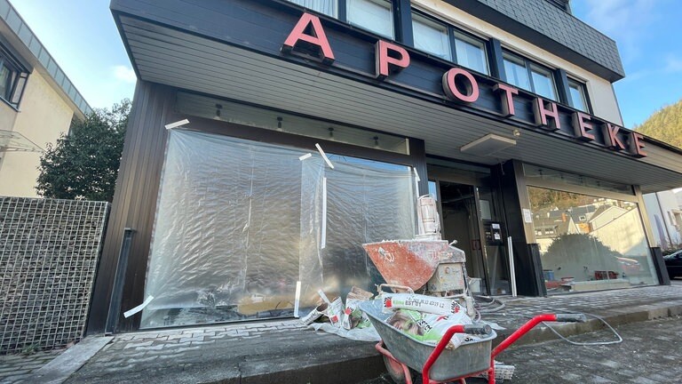In der Bären Apotheke in Kordel laufen die Bauarbeiten auf Hochtouren. Im Frühjahr will Apotheker Wolfram Bär seinen Betrieb wieder eröffnen. 