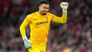 Noah Atubolu reckt Faust in den Himmel. Feiert das Tor gegen Mainz