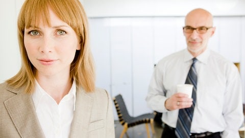 Wir erleben einen Wandel in der Arbeitswelt. Produktivität im Job ist nicht immer sichtbar. Und das ist ein Grund für vorgetäuschte Produktivität und das Entstehen der "Fake Work"-Kultur.