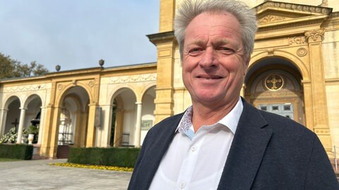 Matthäus Vogel, der Leiter des Friedhofs- und Bestattungsamtes der Stadt Karlsruhe auf dem Hauptfriedhof. Er findet, dass Halloween kein Ersatz für Allerheiligen ist.