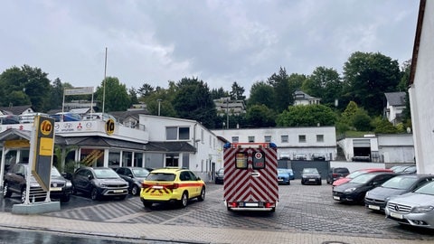 Im Koblenzer Stadtteil Niederberg wurde bei einer Explosion in einer Autowerkstatt ein 16-jähriger Auszubildender stark verletzt.
