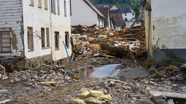 Bis die Straßen in Schuld wieder frei sind, wird es vermutlich Wochen dauern.