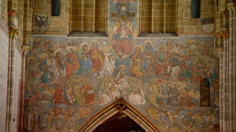 Das mehr als 550 Jahre alte Weltgerichts-Fresko im Ulmer Münster soll restauriert werden.