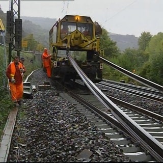 Gleisumbauzug auf der Mittelrheinstrecke