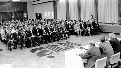 Helmut Kohl und Erich Honecker entschieden, dass Ludwigshafen und Dessau Partnerstädte werden sollen. Der Austausch kam nach er Wiedervereinigung erst richtig in Schwung.