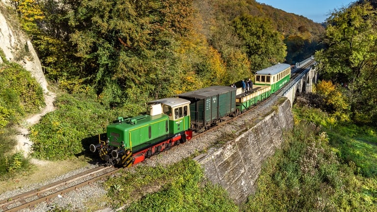 Der Vulkan-Express im Oktober 2024 auf der Brohltalbahn.
