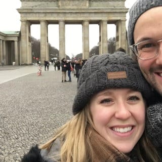 Donnie Ashburn und seine Frau vor dem Brandenburger Tor