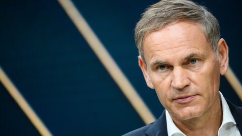 Oliver Blume, Vorstandsvorsitzender der Volkswagen AG und Porsche AG, aufgenommen bei der Jahrespressekonferenz der Volkswagen Group.