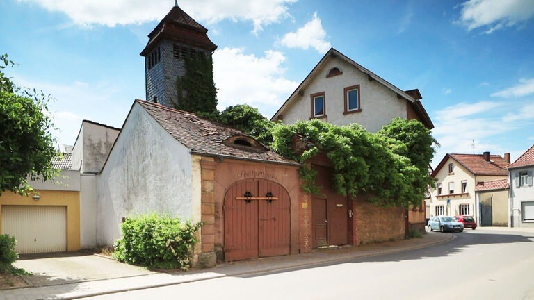 Heppenheim - Die Wormser Landstraße mit Turm