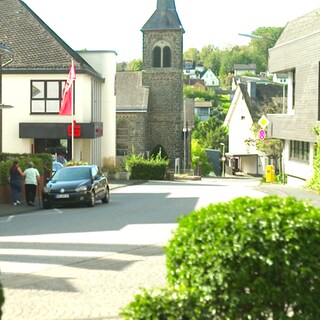 Die Hachenburger Straße in Gebhardshain