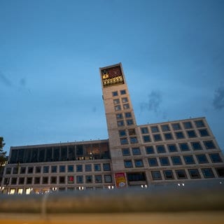 Das Rathaus in Stuttgart: Oberbürgermeister Frank Nopper (CDU) hat einen bundesweiten Brandbrief der Landeshauptstädte an Bundeskanzler Friedrich Merz (CDU) initiiert. Sei fordern eine Neuordnung der kommunalen Finanzen. 