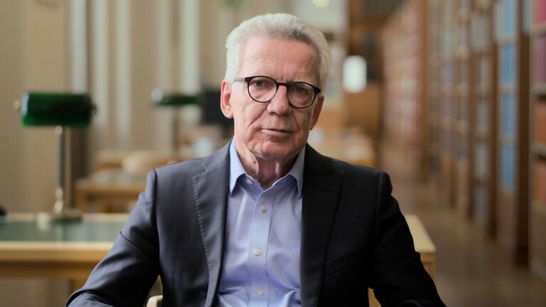 Der ehemalige Bundesinnenminister Thomas de Maizière musste mehrfach Sicherheitsgesetze vor dem Bundesverfassungsgericht verteidigen.