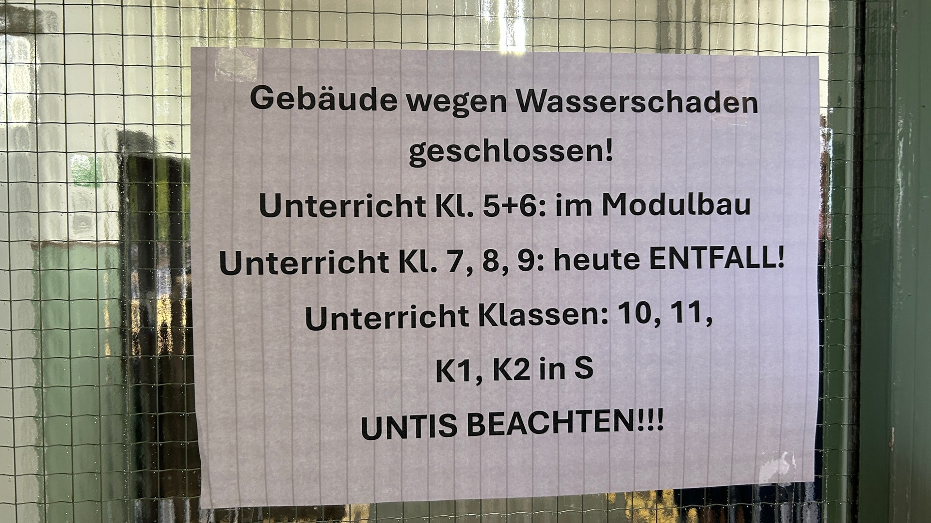 Schule geschlossen: Millionenschaden nach Wasserschaden an Gymnasium in Stuttgart