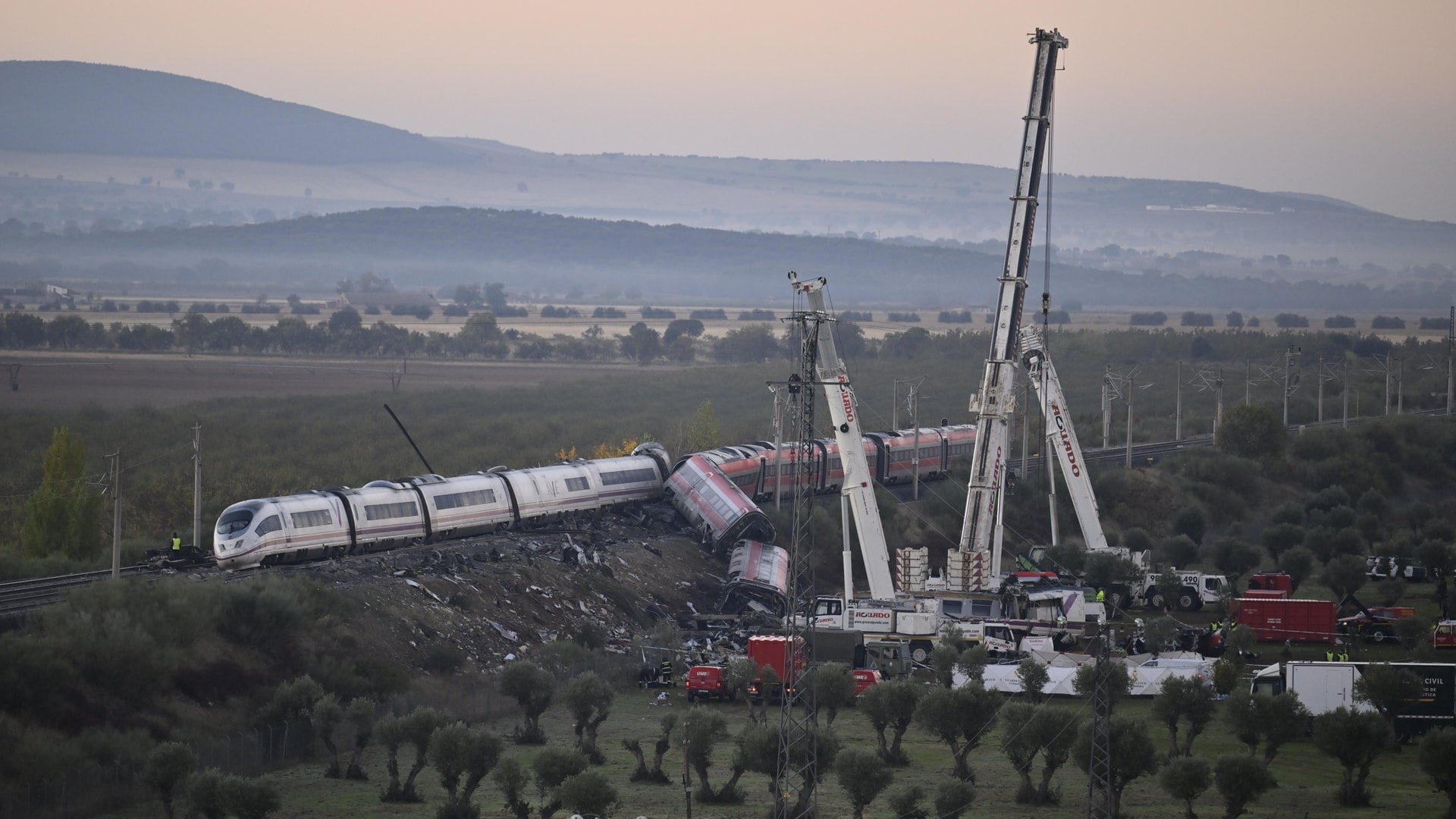 Zugunglück in Spanien: Hintergründe zur Bahn-Katastrophe