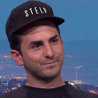 Serkan Eren ist sozial engagiert und spricht in SWR1 Leute über seine Hilfsorganisation Stelp