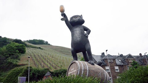 Das Verwaltungsgericht Koblenz hat zur Umbenennung der Weinlage "Zeller Schwarze Katz" entschieden.