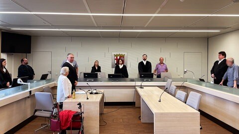 Am Landgericht in Bad Kreuznach haben Staatsanwaltschaft, Nebenklage und Verteidigung ihre Plädoyers gehalten. Der Angeklagte hatte im Prozess gestanden, dass er seine ehemalige Lebensgefährtin mit Hammer und Rohrzange erschlagen hat.