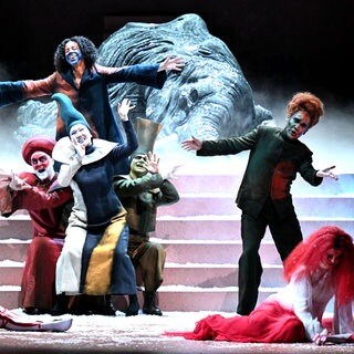 Theodore Browne (Brighella), Michael Porter (Scaramuccio), Lukas Enoch Lemcke (Truffaldin), Ziyi Dai (Zerbinetta), Leon Koöavi? (Harlekin), Christina Nilsson (Primadonna  Ariadne) während der Fotoprobe zur Oper ÑAriadne auf Naxosì von Richard Strauss 