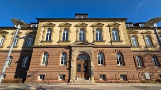 Das Landgericht Hechingen von außen. Ein falscher Polizist muss für acht Jahre ins Gefängnis.