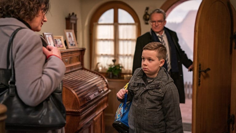 Monique, Marius und Bernhard im Fallerflur