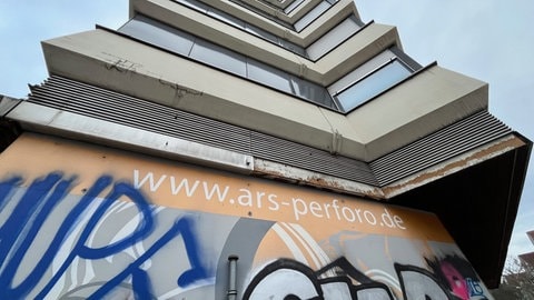 Ein Wohnhaus in Freiburg in marodem Zustand.