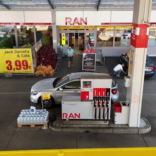 Der Eingang zur Tankstelle in Stuttgart-Wangen.