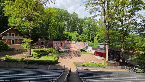 Blick auf die Bühne der Freilichtbühne Katzweiler