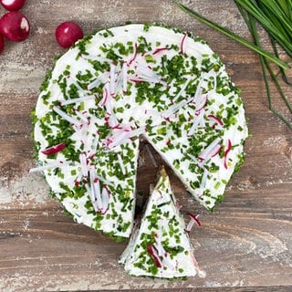 Herzhafte Sandwichtorte mit Schinken und Käse