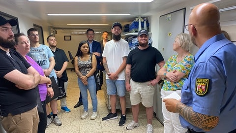 Justizvollzugsbeamter Kevin Bullock berichtet aus seinem Alltag in der JVA Frankenthal.