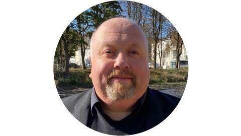 Michael Lang ist Multimedia-Reporter für die Redaktion SWR Wissen Aktuell und Chef vom Dienst für die Wissenssendung 3sat NANO.