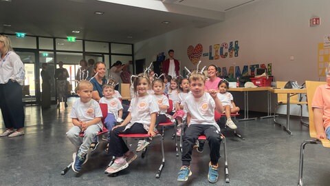 Die Kinder der Tagesstätte Lambiland in Lambsheim bei der Eröffnung des Lesesommers Rheinland-Pfalz