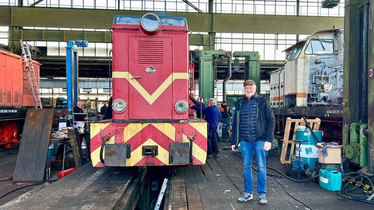 Der stolze Lokbesitzer ist für die Probefahrt extra aus Amerika nach Sachsen-Anhalt gekommen. 