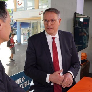 Im SWR Aktuell-Sommerinterview stellt sich diesmal Ministerpräsident Alexander Schweitzer (SPDr.) den Fragen von Moderator Sascha Becker.